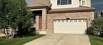 3 bedroom home in Golf Course Community. Short distance to Airport.