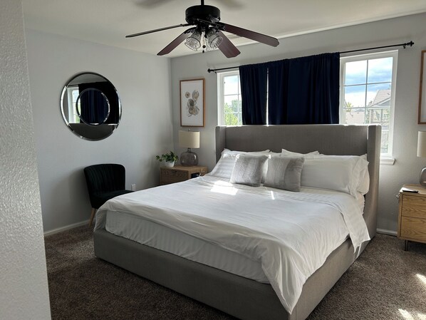 3 habitaciones, tabla de planchar con plancha y cuna de viaje 