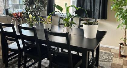 3 bedroom home by airport. Short drive to Anschultz Medical Center.