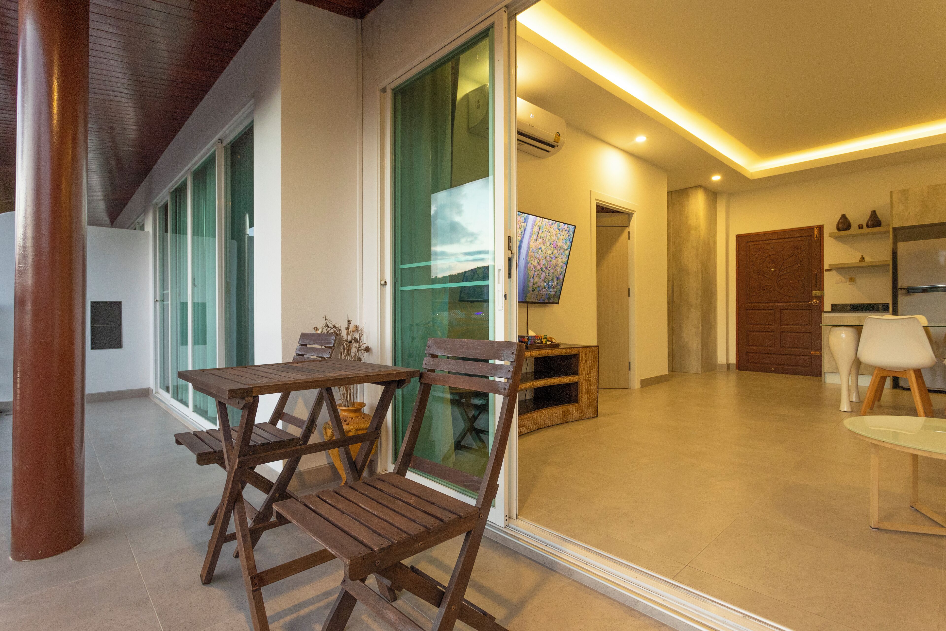 Basic Condo, Mountain View | Balcony view