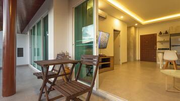 Basic Condo, Mountain View | Balcony view