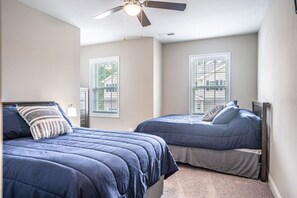 3 chambres, fer et planche à repasser, Wi-Fi gratuit, draps fournis