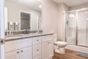 Hair dryer, towels - Ducks Landing Accommodations at Southern Pines Golf Course (Aberdeen)
