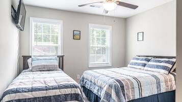 3 bedrooms, iron/ironing board, free WiFi, bed sheets