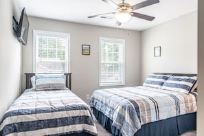 3 bedrooms, iron/ironing board, free WiFi, bed sheets