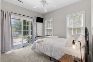 6 bedrooms, iron/ironing board, free WiFi, bed sheets