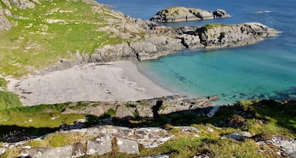 Little cottage-Village of Bunessan-Sleeps4