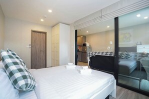 1 bedroom, in-room safe, desk, iron/ironing board