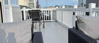 SeasideEscape-2Br-Sleeps4-Parking-PetsOK-Fireplace