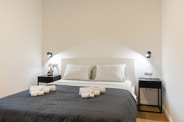 3 habitaciones, tabla de planchar con plancha, wifi y ropa de cama 