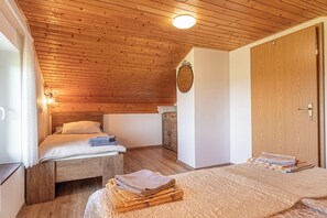 2 室のベッドルーム、アイロン / アイロン台、WiFi、ベッドシーツ