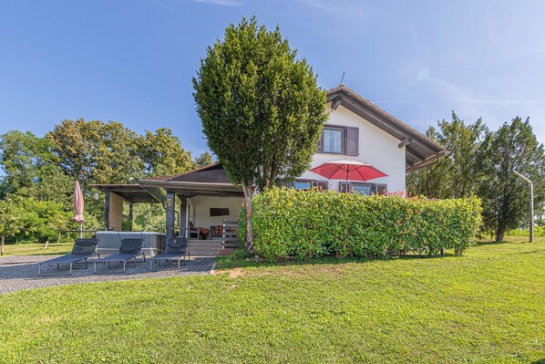 Property grounds - Holiday house VilAna with Jacuzzi, Puconci, Slovenia (Puconci)