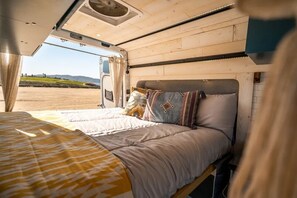 1 bedroom, bed sheets
