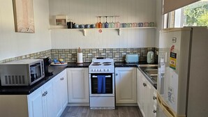 Kjøleskap, mikrobølgeovn, ovn og brødrister