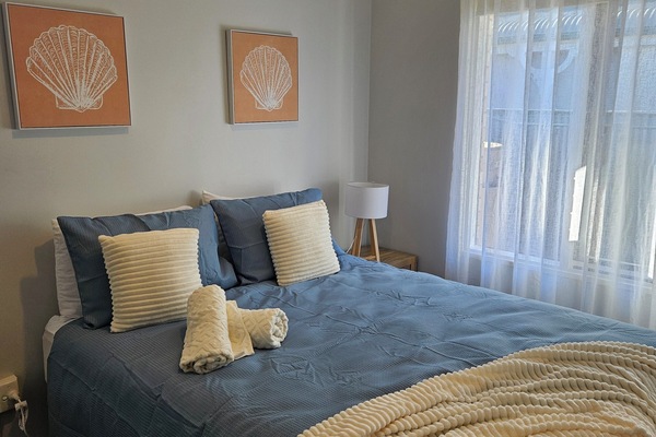 2 bedrooms, iron/ironing board, bed sheets