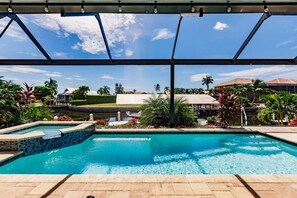 Een verwarmd zwembad