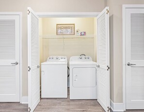 Interior - Lavish one bedroom apartment in downtown Birmingham with rooftop stadium views. (Birmingham)