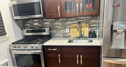 Charming 1-bedroom house with WiFi, AC in amazing Queens
