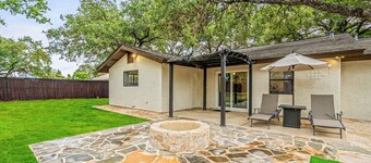 Charming! 4 beds, 2 bath, Hot tub and fitness rooms, Sleeps 13