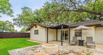 Charming! 4 beds, 2 bath, Hot tub and fitness rooms, Sleeps 13