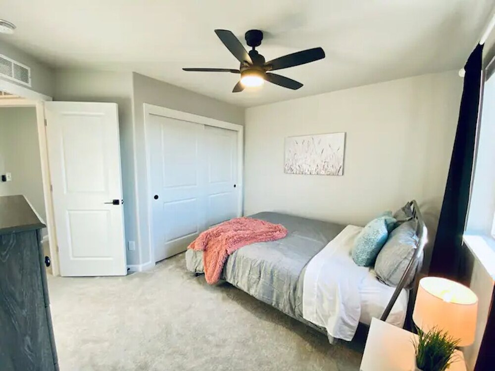 New Modern Home w/ Fenced Yard/Garage in Milliken Milliken Vrbo