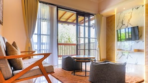 One Bedroom Garden View | Oturma alanı | Düz ekran televizyon