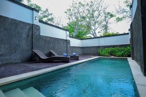 Kolam renang outdoor
