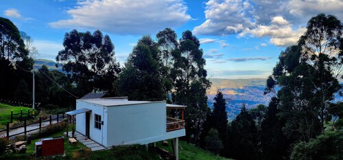 Cabaña en la Montaña con Vista a la Ciudad Desde el Jacuzzi
