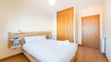 1 bedroom, iron/ironing board, internet, bed sheets