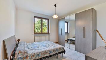 2 bedrooms, bed sheets