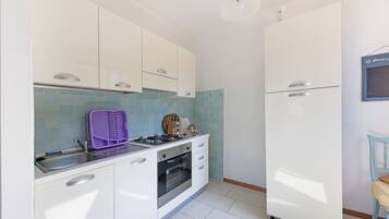 Fridge, oven