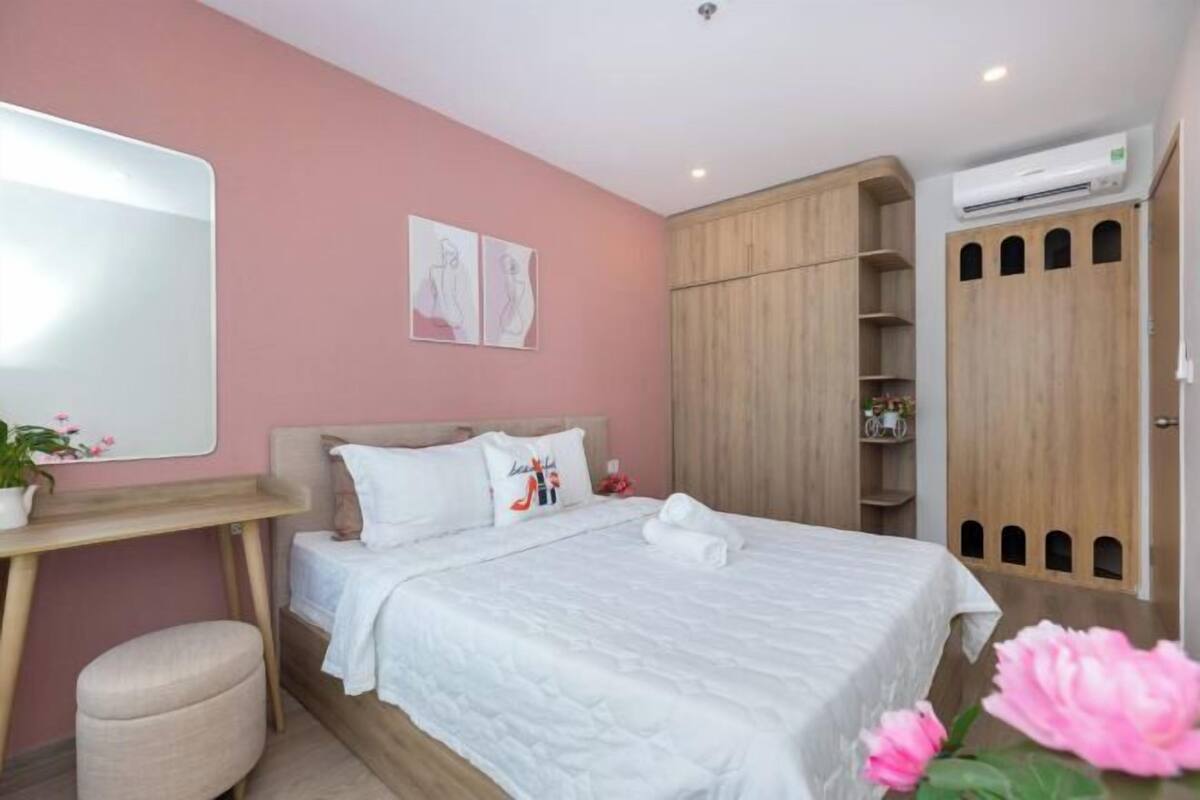 1 bedroom, premium bedding, memory foam beds, individually decorated