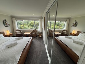 2 bedrooms, premium bedding, Tempur-Pedic beds, in-room safe - Waiake Beach Apartments (Auckland)