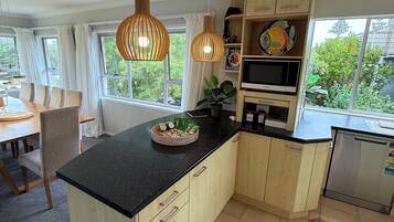 Deluxe Apartment, Non Smoking, Park View | Private kitchen