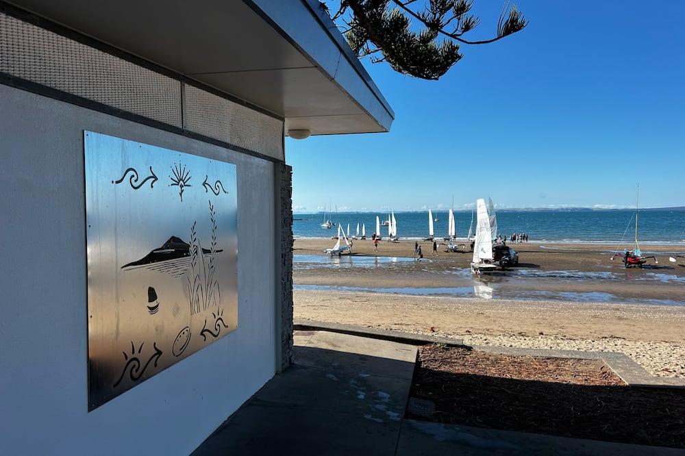 Waiake Beach Apartments