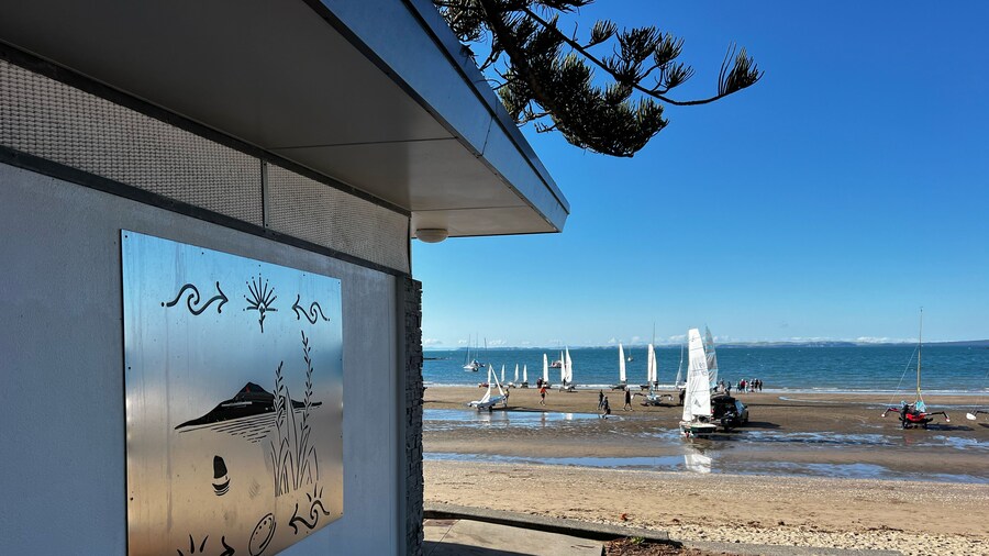 ワイアケ ビーチ アパートメンツ