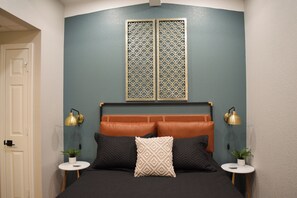 2 Schlafzimmer, Schreibtisch, Bügeleisen/Bügelbrett, kostenloses WLAN