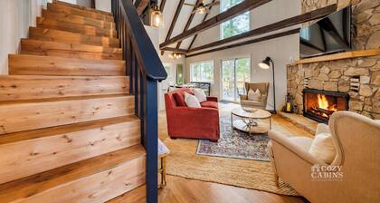 Cheerful Chalet w/Hot Tub, Views, & Rock Fireplace