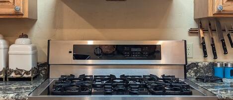 Køleskab, mikrobølgeovn, kogeplade, opvaskemaskine