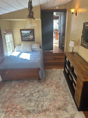 4 bedrooms, desk, iron/ironing board, travel cot