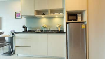 Basic Condo | Private kitchen