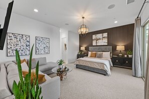 3 Schlafzimmer, Schreibtisch, Bügeleisen/Bügelbrett, Reisekinderbett