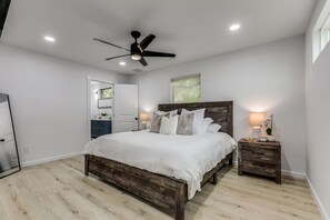 3 chambres, fer et planche à repasser, Wi-Fi, draps fournis