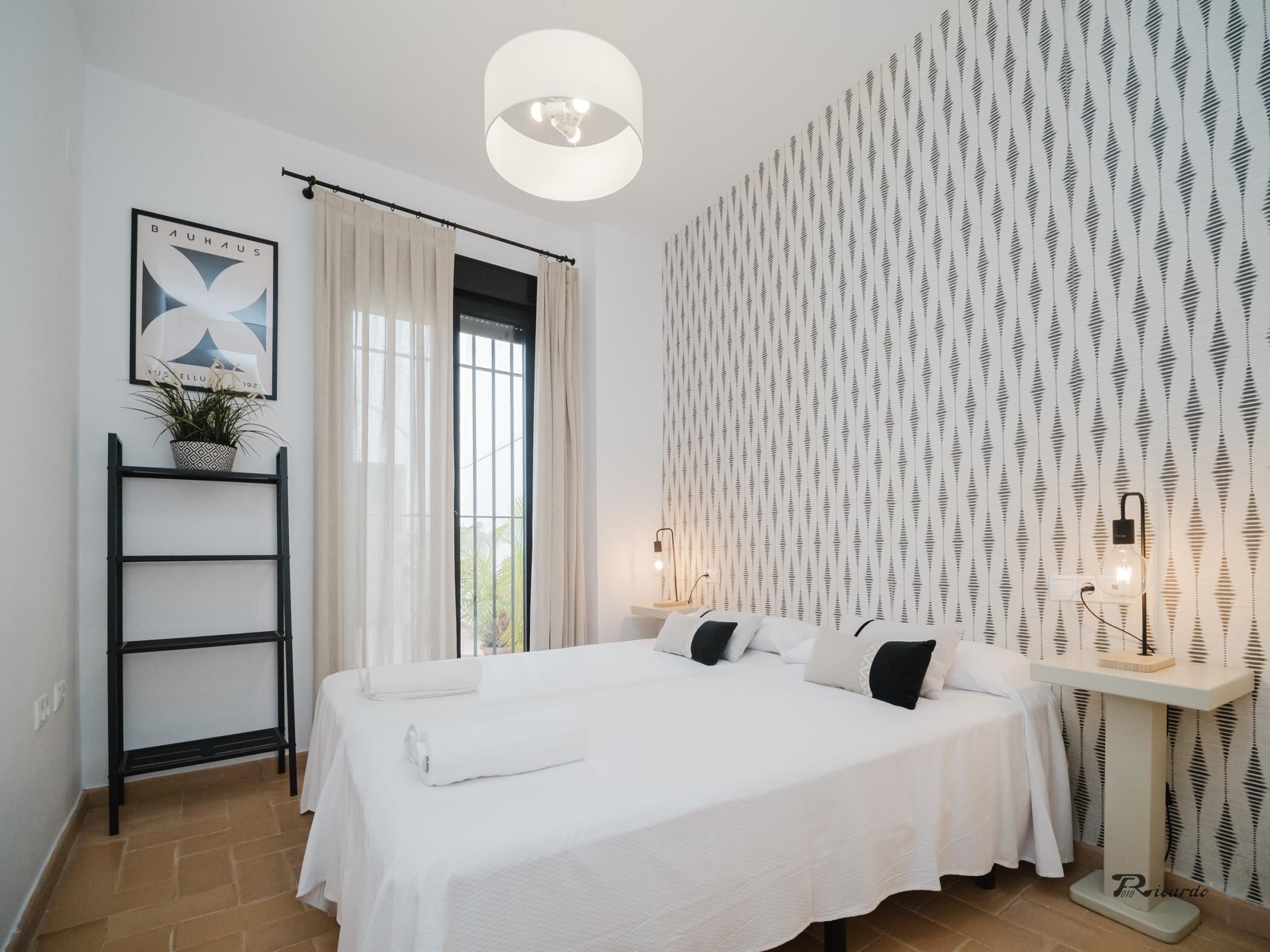 1 slaapkamer, een strijkplank/strijkijzer, internet, beddengoed