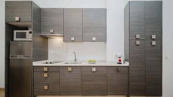 Fridge, microwave, dishwasher, coffee/tea maker