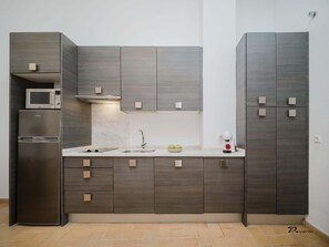 Refrigerador, microondas, lavavajillas, cafetera/tetera