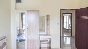 Superior Double Room | Desk, bed sheets