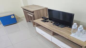 Superior Twin Room | Desk, bed sheets