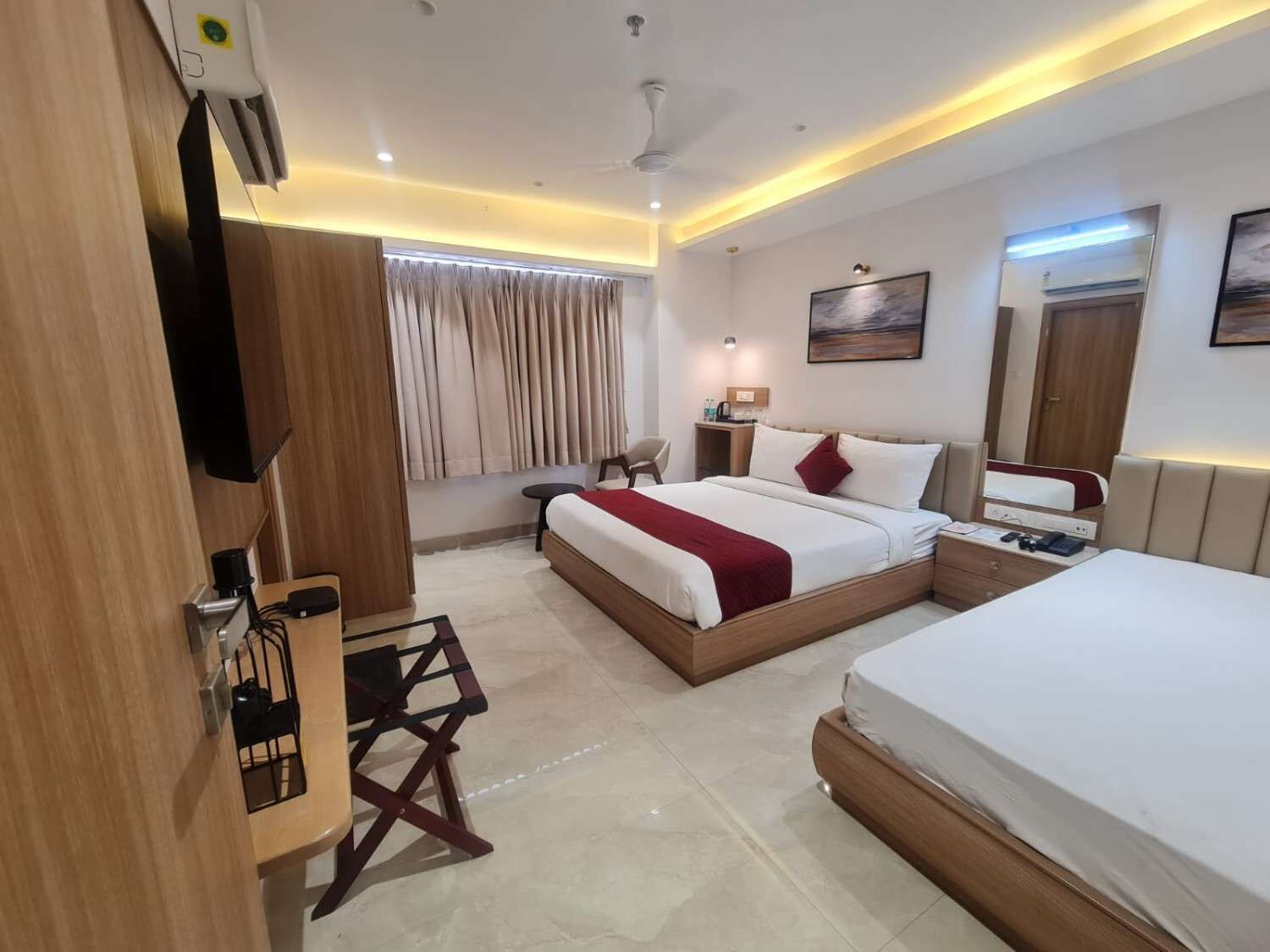 Foto - The Grand Murli Hotel, City Light Road, Surat
