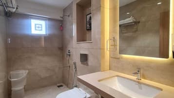 Cortinas blackout, tabla de planchar con plancha y wifi gratis